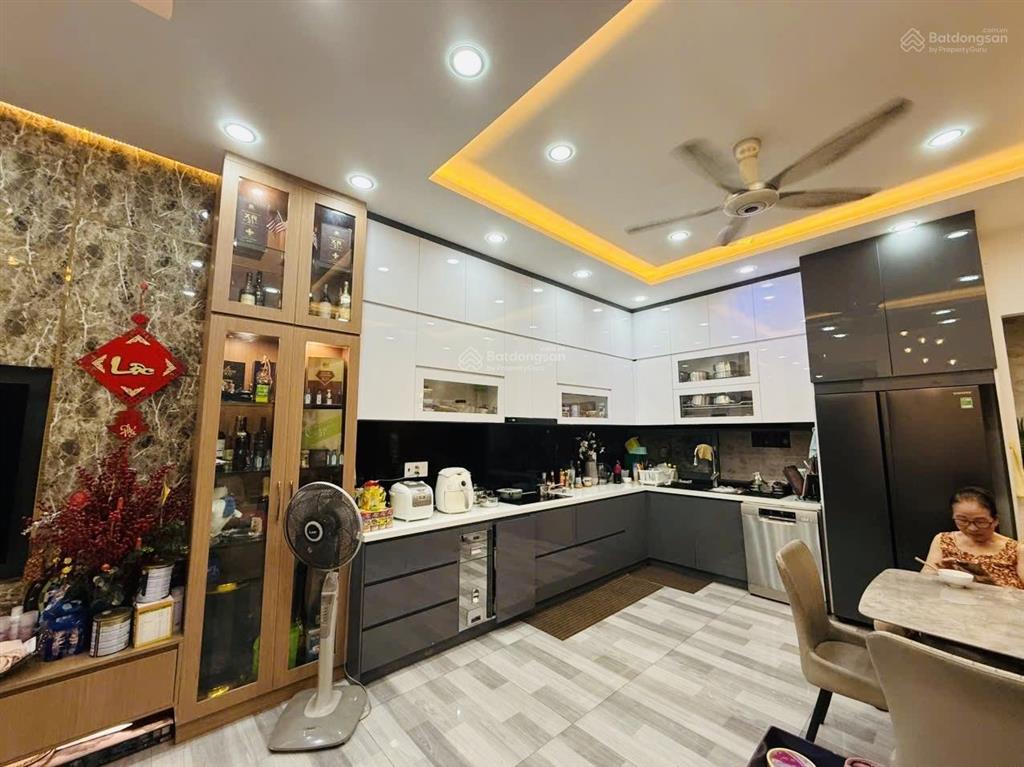Nhà mặt tiền 4 lầu nguyễn du  p.hạnh thông  gò vấp  81m2  giá 18,8 tỷ