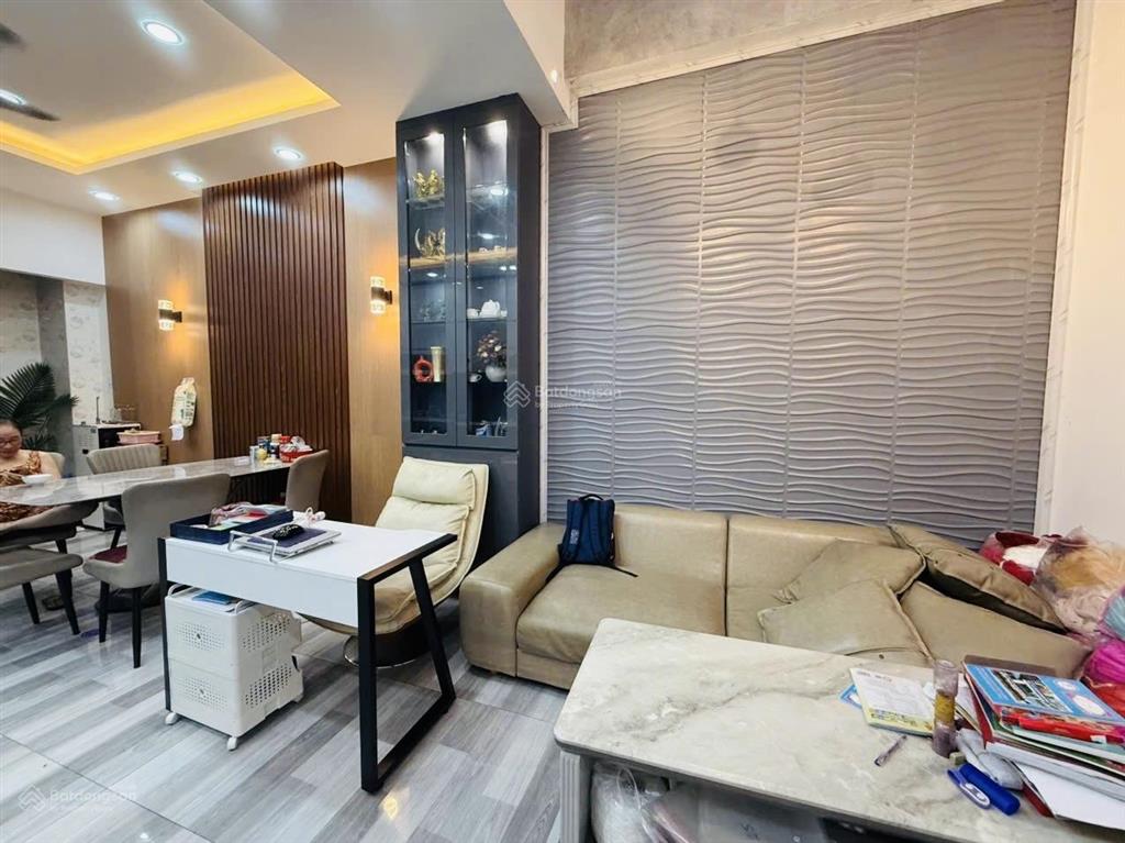Nhà mặt tiền 4 lầu nguyễn du  p.hạnh thông  gò vấp  81m2  giá 18,8 tỷ