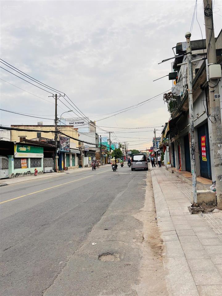 Thật sự tôi nể chủ nhà này luôn. bán nhà 2mt lý thường kiệt  hóc môn 163m2 mà rẻ quá  còn 7,8 tỷ