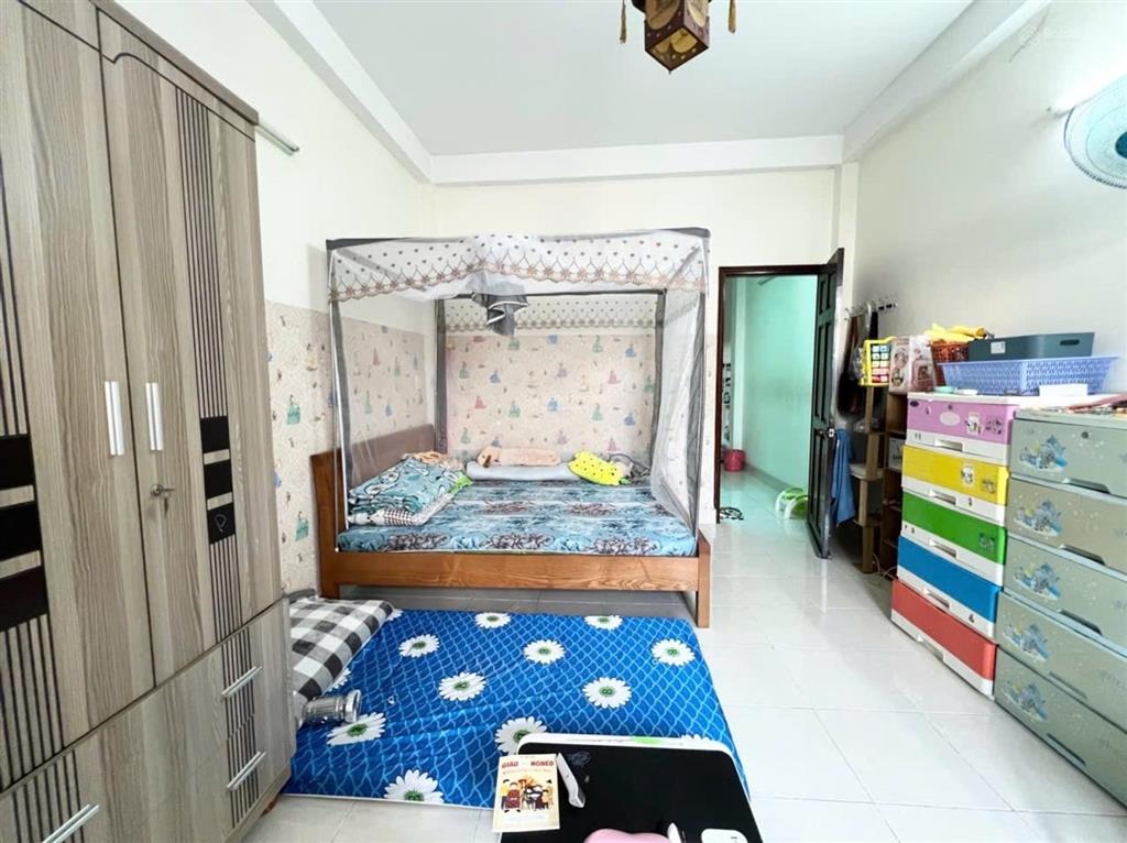 Chị chủ cần thanh khoản gấp  bán căn nhà 3 tầng gần phạm văn chiêu giá hạt rẻ