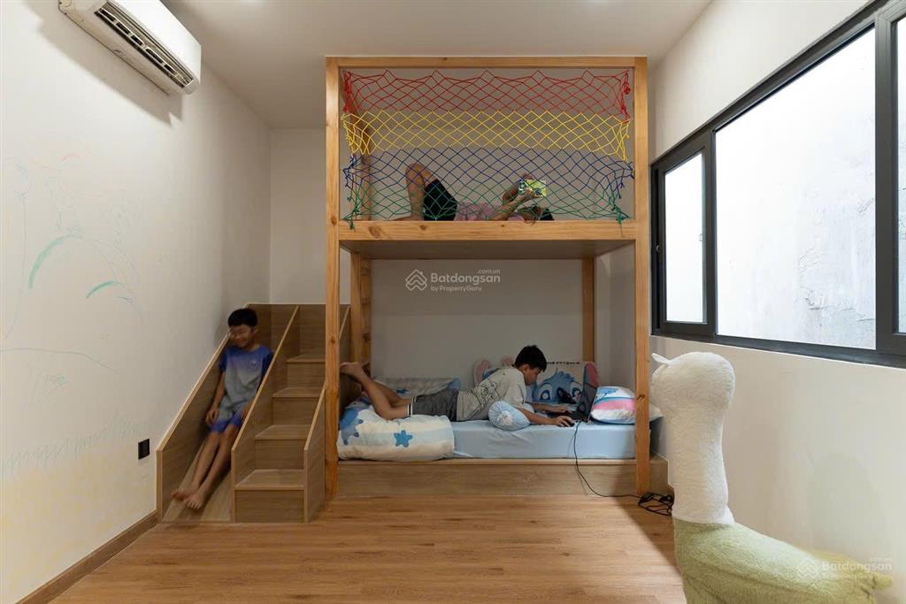 Nhà phong cách châu âu tông màu cam chủ đạo, 2 lầu full nội thất hóc môn, hẻm xe hơi 8m