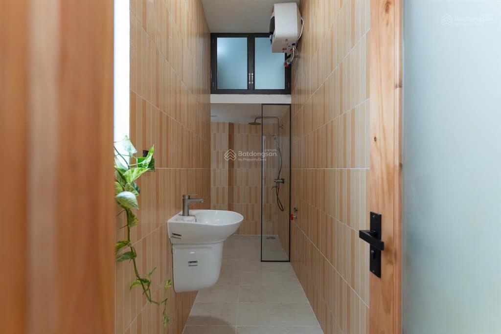 Nhà phong cách châu âu tông màu cam chủ đạo, 2 lầu full nội thất hóc môn, hẻm xe hơi 8m
