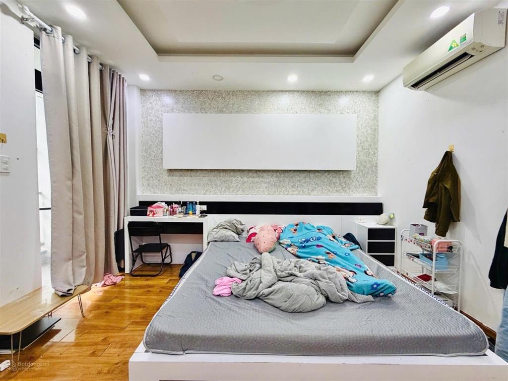 Nhà mặt tiền 5 tầng nguyễn văn công  gần sân bay  80m2  giá 15.6 tỷ