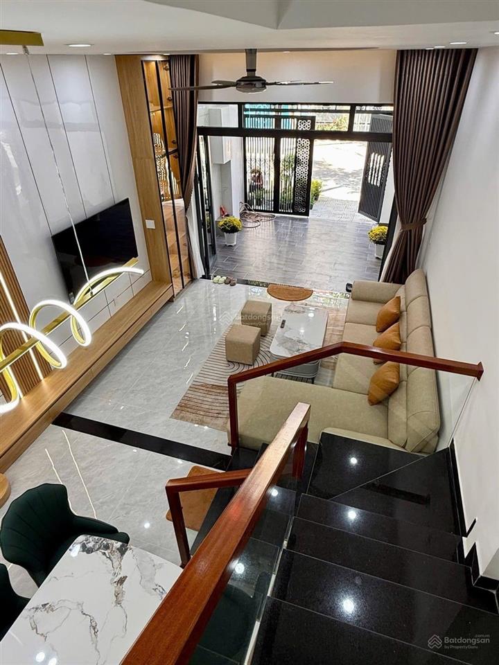 Nhà 3 tầng 5 phòng ngủ full nội thất cao cấp  nhà đẹp chờ chủ