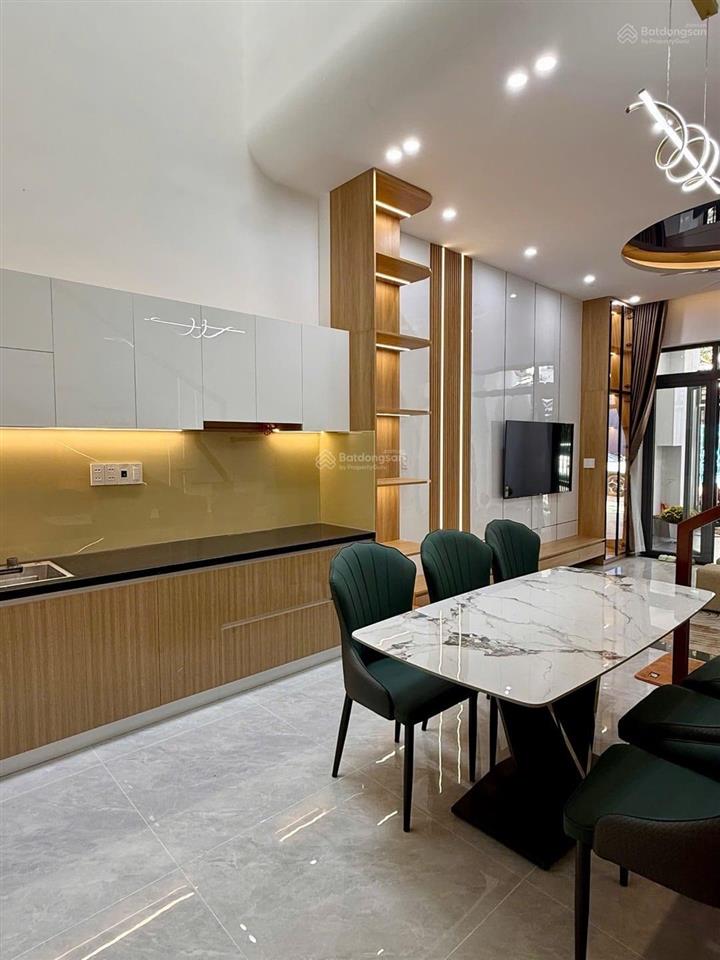 Nhà 3 tầng 5 phòng ngủ full nội thất cao cấp  nhà đẹp chờ chủ