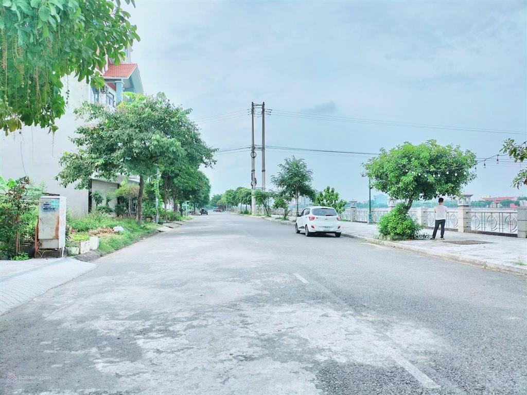 Chính chủ bán đất mặt sông đáy phù vân  157m2 (mt 6m) ngay sát đh công nghiệp hà nội  cs hà nam