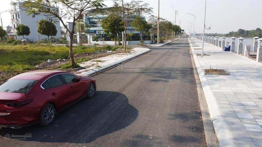Chính chủ bán đất mặt sông đáy phù vân  157m2 (mt 6m) ngay sát đh công nghiệp hà nội  cs hà nam