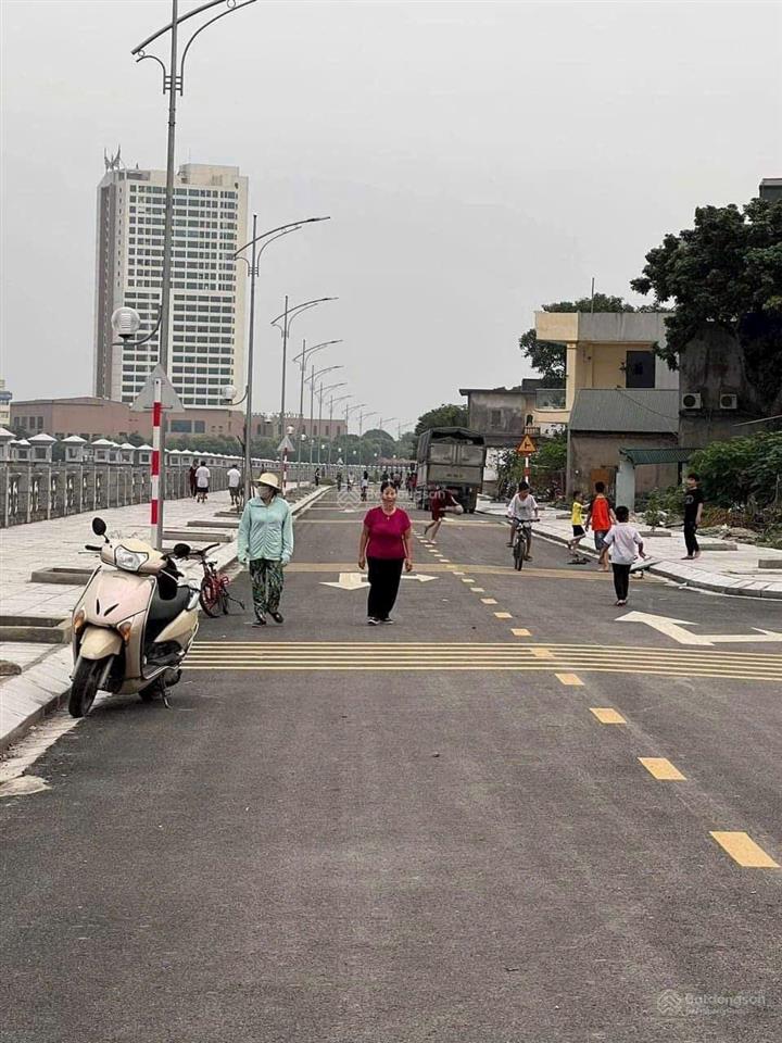 Chính chủ bán đất mặt sông đáy phù vân  157m2 (mt 6m) ngay sát đh công nghiệp hà nội  cs hà nam