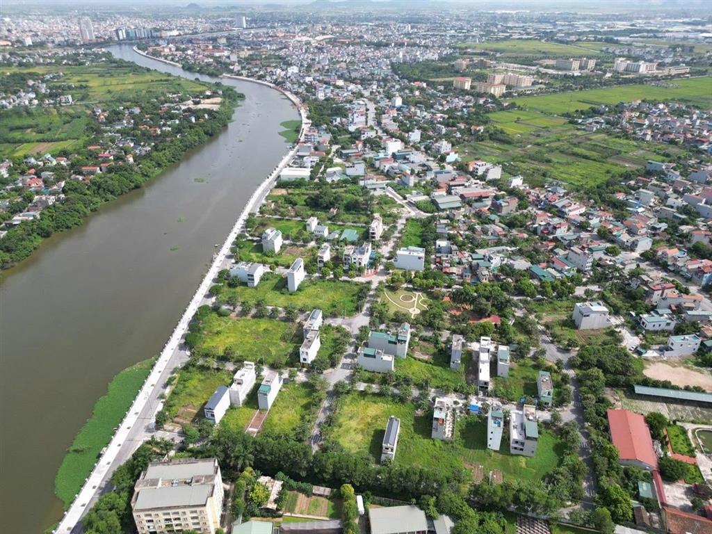 Chính chủ bán đất mặt sông đáy phù vân  157m2 (mt 6m) ngay sát đh công nghiệp hà nội  cs hà nam