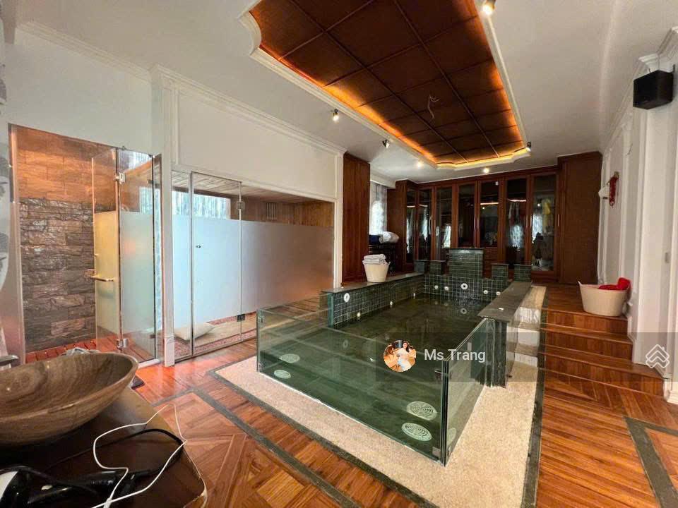 Bán biệt thự tp giao lưu, 245m2 x 4 tầng, mt 8.5m, ô tô tránh, gần hồ, 79 tỷ,  0342 598 ***