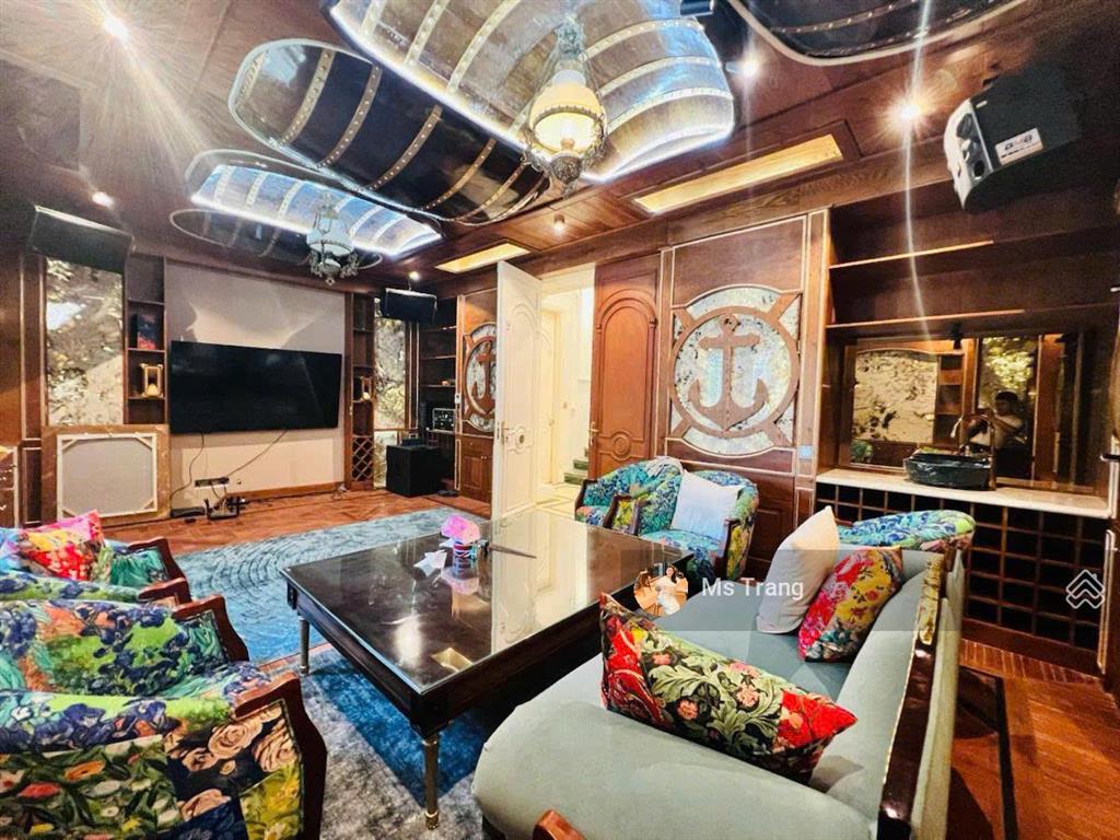 Bán biệt thự tp giao lưu, 245m2 x 4 tầng, mt 8.5m, ô tô tránh, gần hồ, 79 tỷ,  0342 598 ***