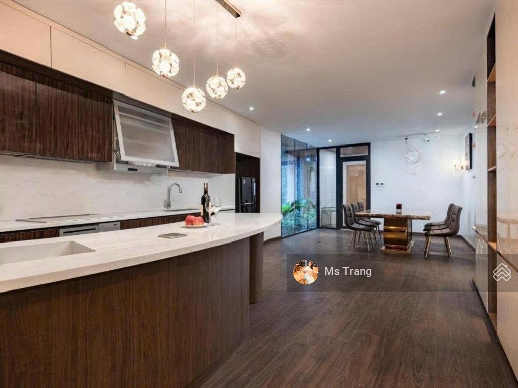 Toà khách sạn mặt phố yên hoa tây hồ 270m, 10 tầng,chào 157 tỷ, view hồ tây,dòng tiền 7.2tỷ/năm vip