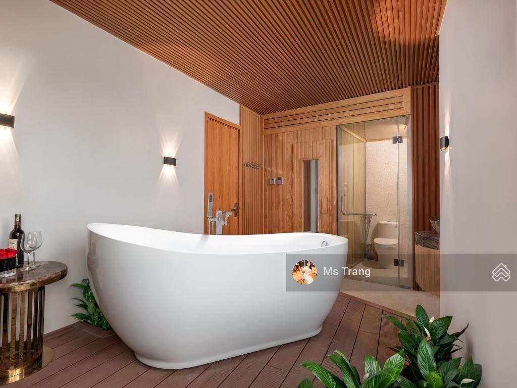 Toà khách sạn mặt phố yên hoa tây hồ 270m, 10 tầng,chào 157 tỷ, view hồ tây,dòng tiền 7.2tỷ/năm vip