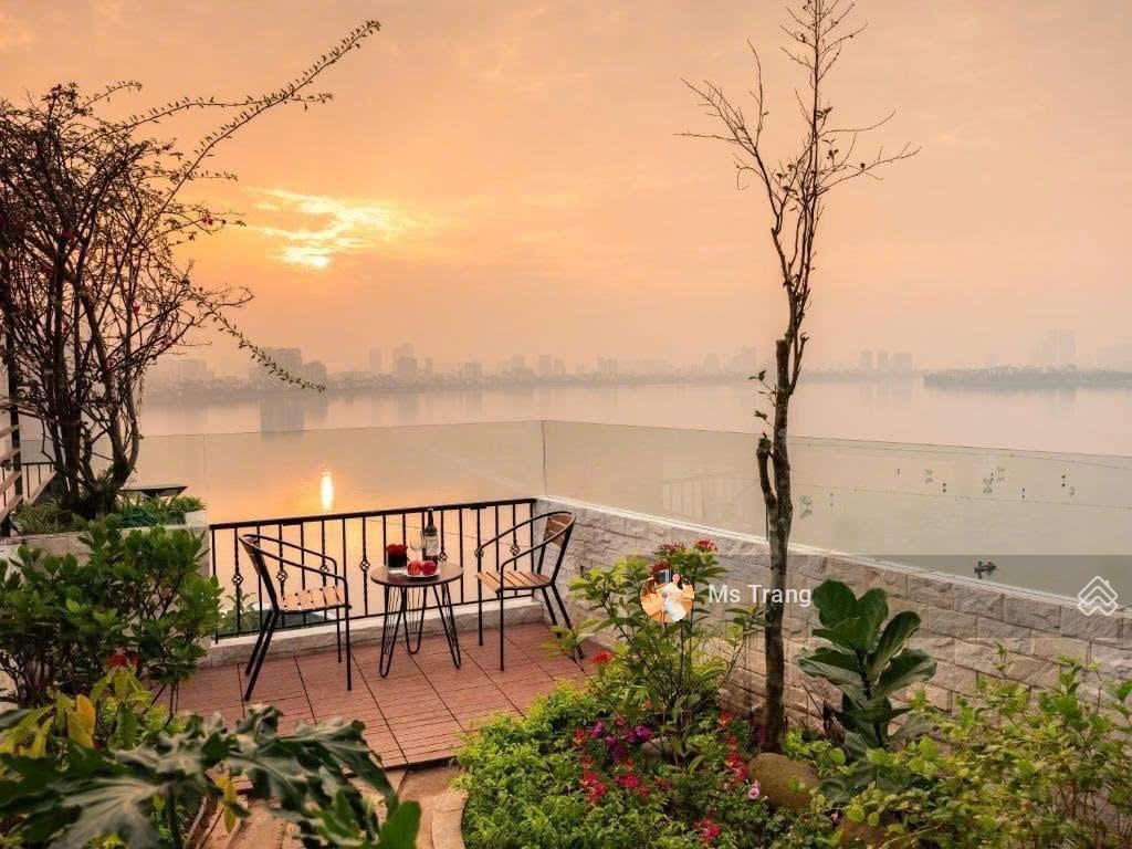 Toà khách sạn mặt phố yên hoa tây hồ 270m, 10 tầng,chào 157 tỷ, view hồ tây,dòng tiền 7.2tỷ/năm vip