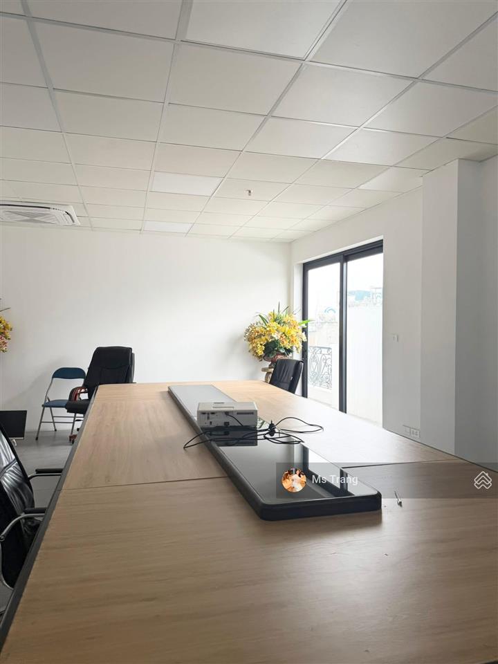 Toà văn phòng dương khuê,lô góc 189m, mt 25m, 9 tầng thang máy,dòng tiền 300tr/tháng, vip cầu giấy