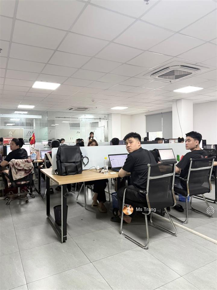 Toà văn phòng dương khuê,lô góc 189m, mt 25m, 9 tầng thang máy,dòng tiền 300tr/tháng, vip cầu giấy
