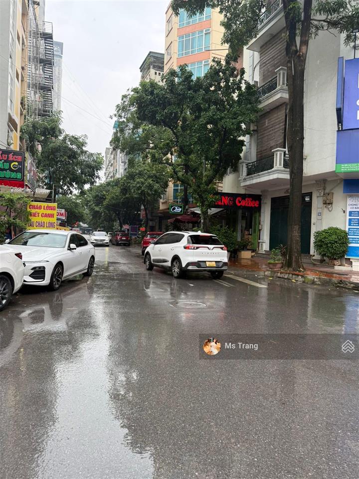 Toà văn phòng dương khuê,lô góc 189m, mt 25m, 9 tầng thang máy,dòng tiền 300tr/tháng, vip cầu giấy