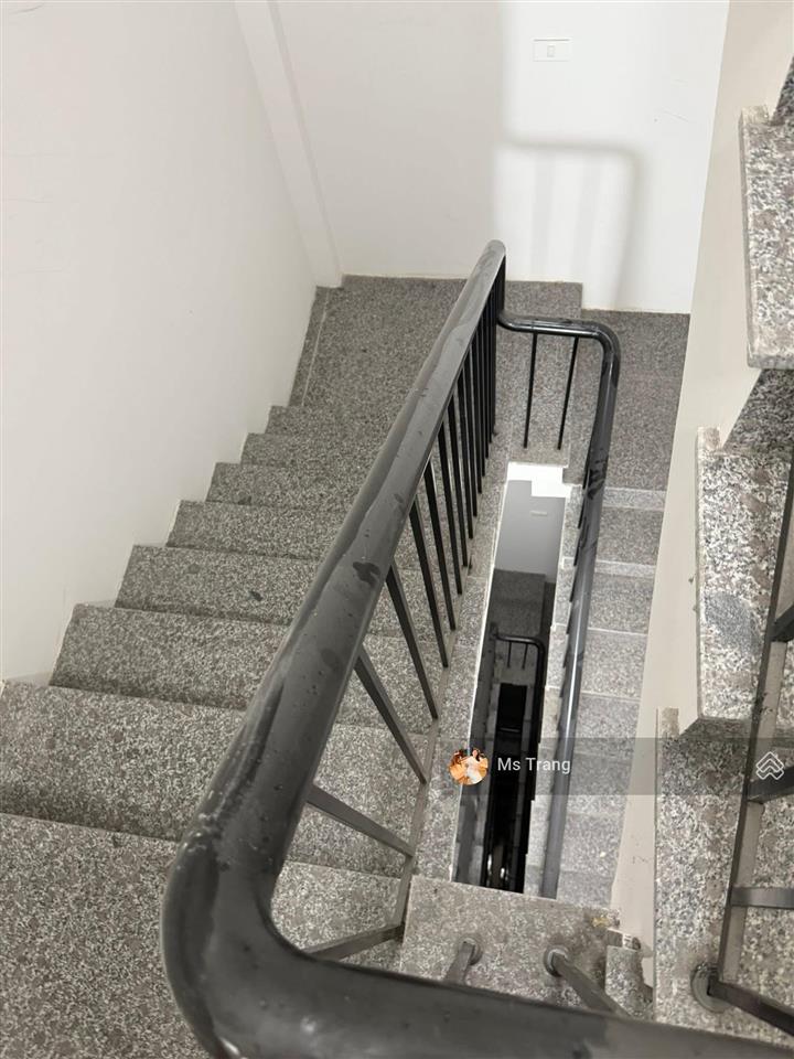 Toà văn phòng dương khuê,lô góc 189m, mt 25m, 9 tầng thang máy,dòng tiền 300tr/tháng, vip cầu giấy