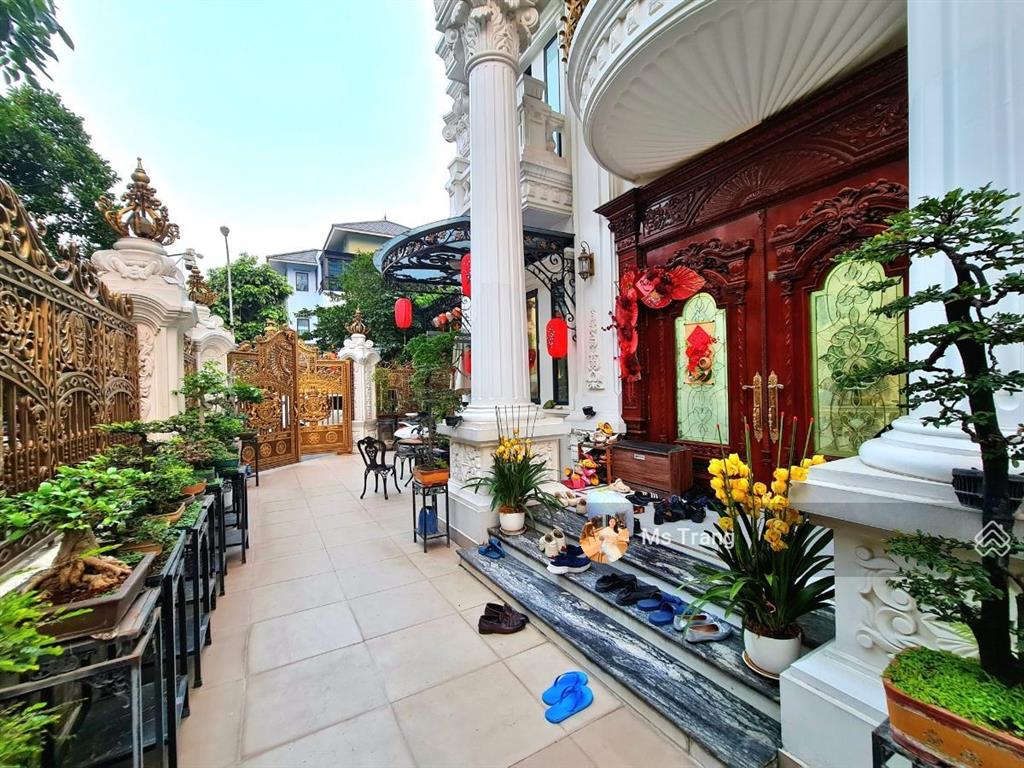 Biệt thự vip kđt việt hưng 259m, mt 32m, thang máy, hồ koi, nội thất xịn, chỉ 90 tỷ long biên