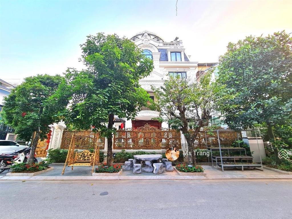Biệt thự vip kđt việt hưng 259m, mt 32m, thang máy, hồ koi, nội thất xịn, chỉ 90 tỷ long biên