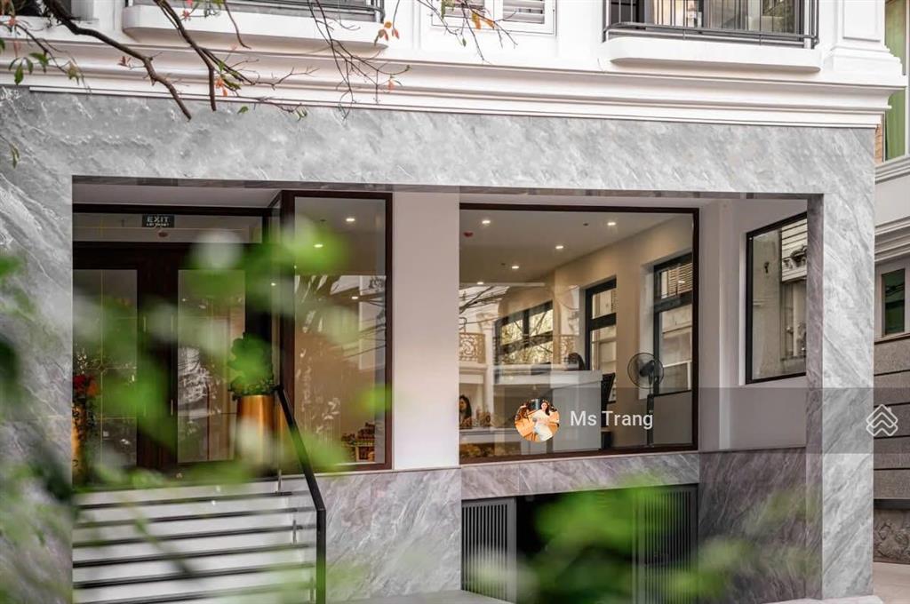 Mtuyệt phẩm khách sạn 4 mặt hồ tây 265m 10 tầng 40 phòng rooftop cafe chỉ 16x tỷ