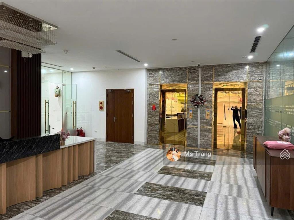 Tây hồ hiếm có,tòa vp 2 mặt thoáng 299m,8 tầng có hầm 2tm, mt 17m vỉa hè ôtô tránh dòng tiền khủng