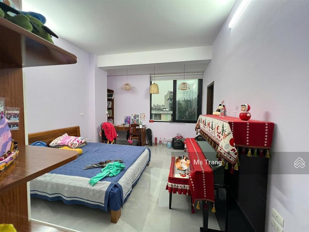 Mặt phố hoàng cầu 142m, 5 tầng, mt 12.8m, 2 mặt thoáng, cho thuê 1 tỷ/năm, 120 tỷ đống đa