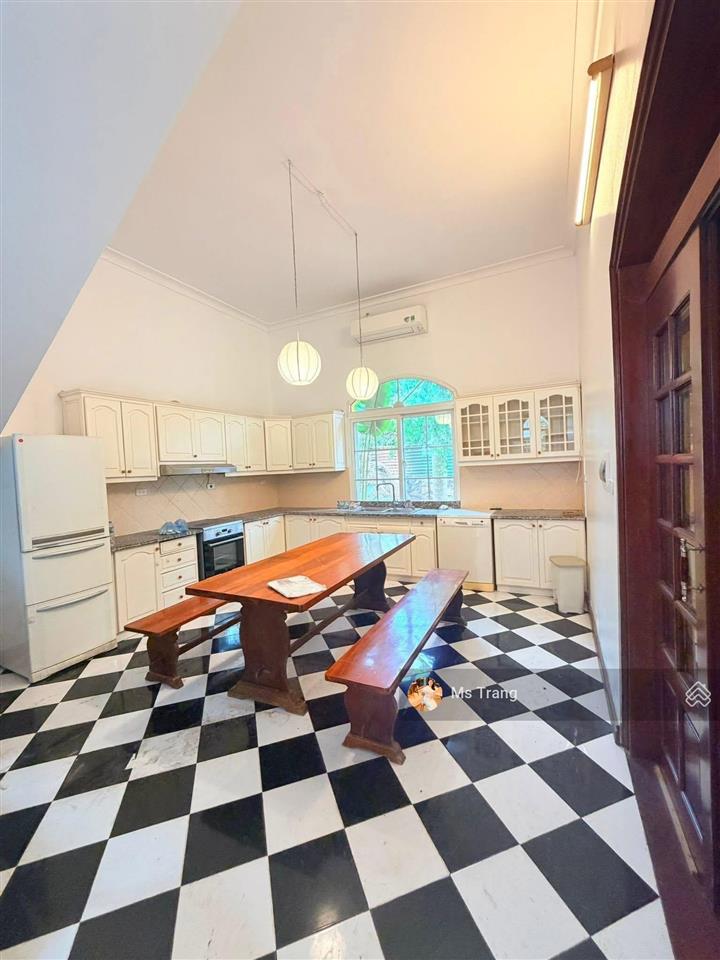 Biệt thự sân vườn tây hồ 230m², mt 16m, ô tô vào nhà, sát phố, view công viên, chỉ 98 tỷ