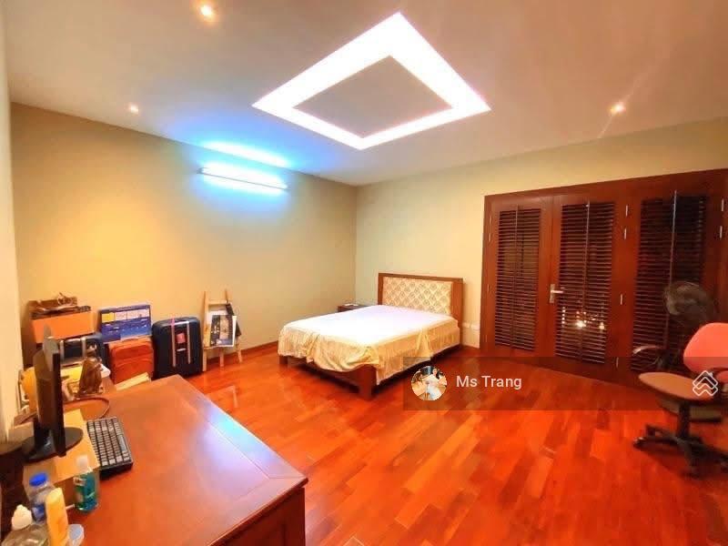 Biệt thự vườn đào 215m2, mt 14m, view vườn hoa, full gỗ quý, 119 tỷ tây hồ