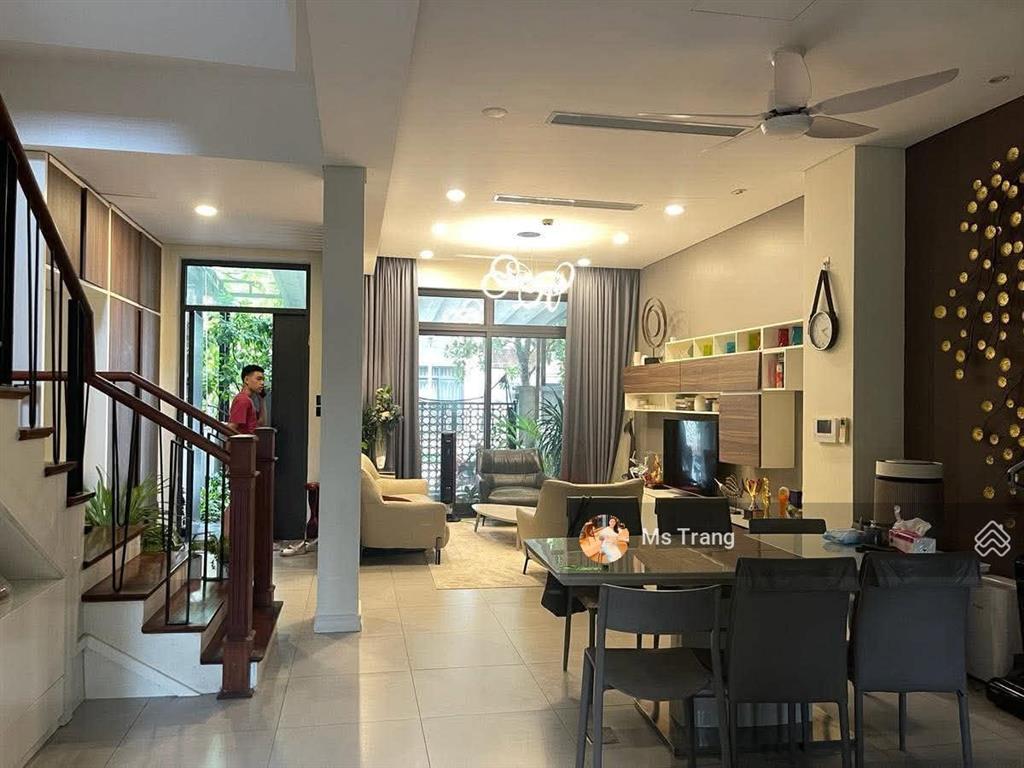 Biệt thự starlake tây hồ tây 145m2  thang máy  2 mặt đường  chỉ 94 tỷ