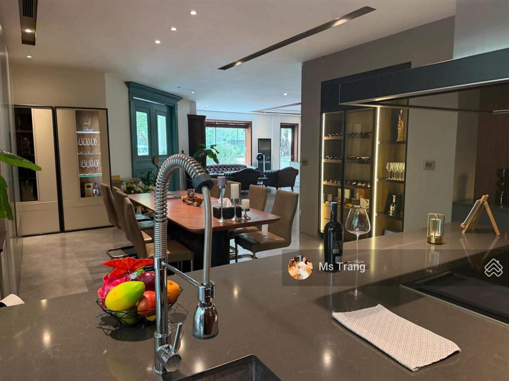 Biệt thự lô góc đỗ quang 333m2  2 mặt phố  mt 33m  cho thuê 9.000 usd/tháng  228 tỷ