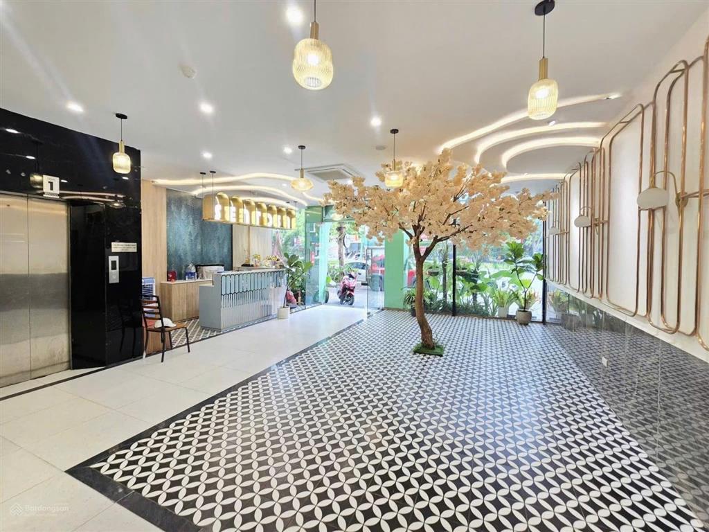 Mặt phố nguyễn văn huyên 110m², 8 tầng, mt 8.5m, lô góc, vỉa hè, 127 tỷ cầu giấy