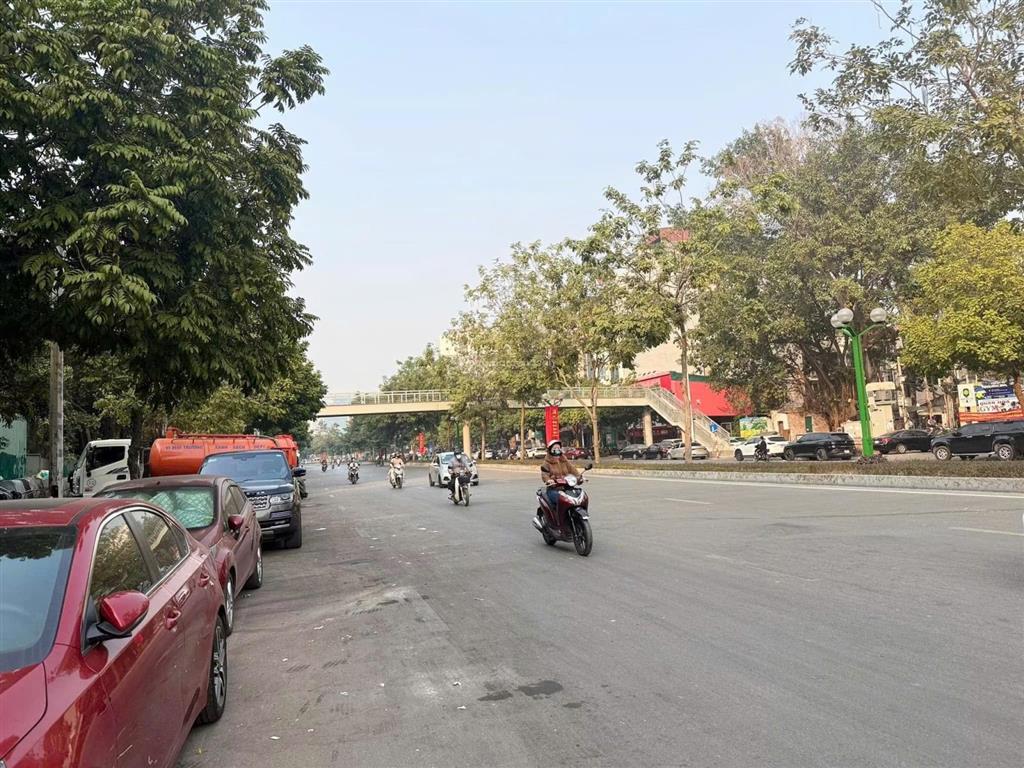 Mặt phố nguyễn văn huyên 389m, mt 15m, 2 mặt thoáng, vỉa hè rộng, 218 tỷ