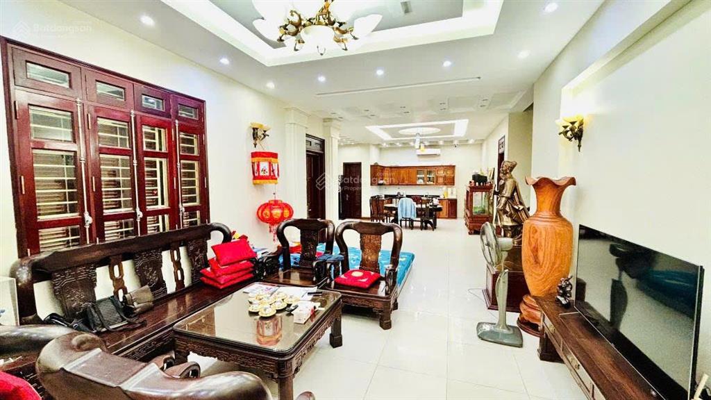 Mặt phố khâm thiên 137m² 5 tầng mặt tiền 5.7m vỉa hè rộng 78 tỷ đống đa