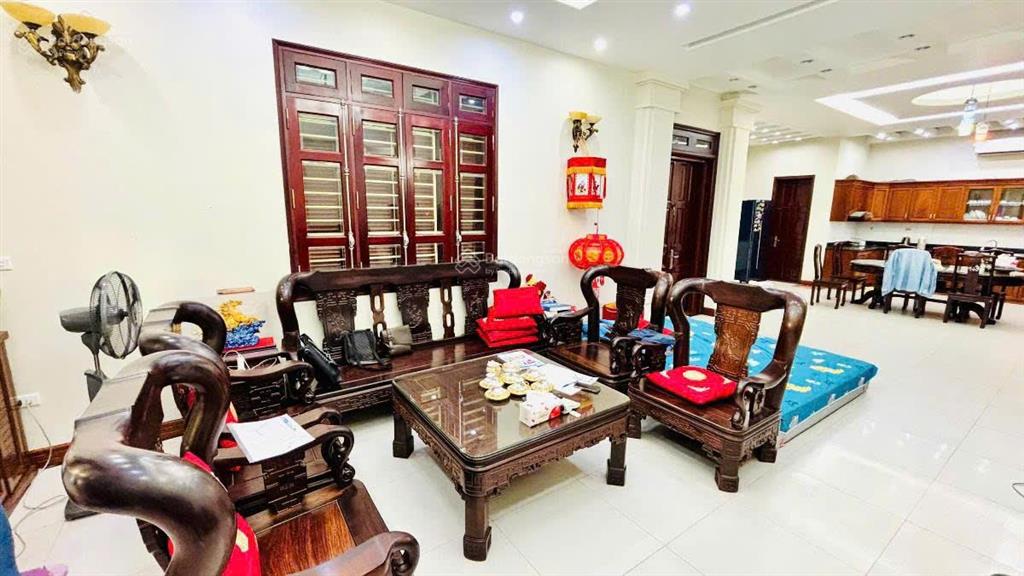Mặt phố khâm thiên 137m² 5 tầng mặt tiền 5.7m vỉa hè rộng 78 tỷ đống đa