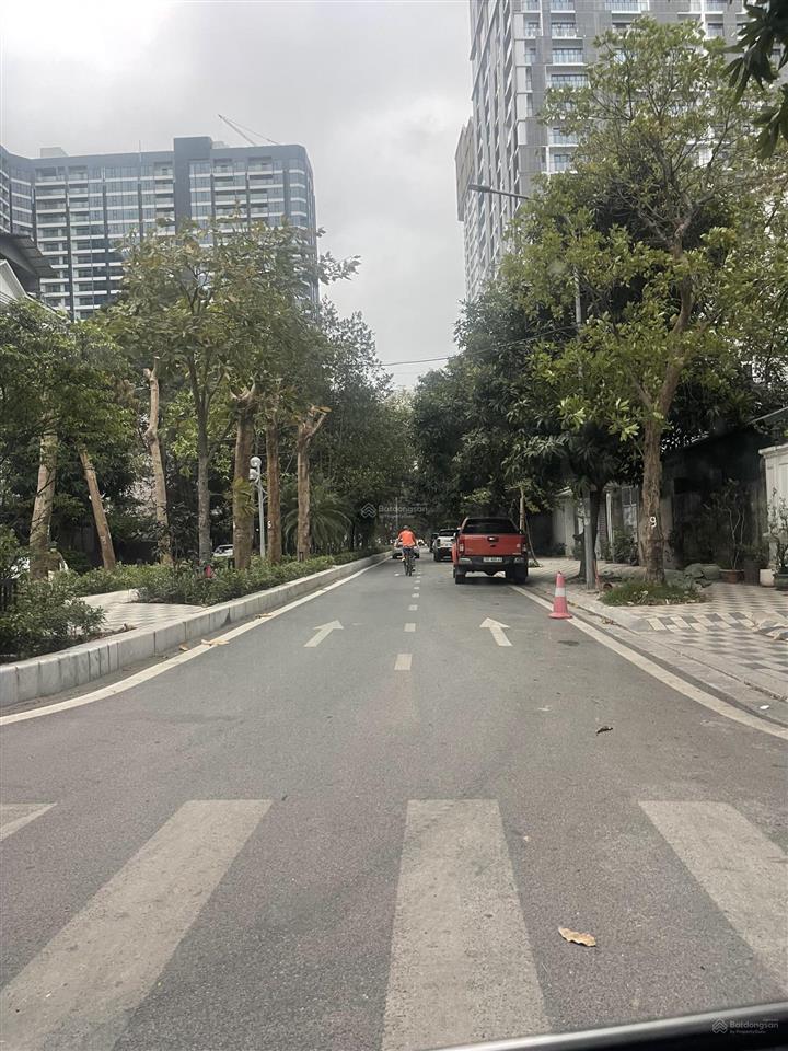 Bán mảnh đất phân lô vườn đào phố lạc long quân siêu vip hiếm nhà bán, 283m2 mt 13m giá 550tr/m2