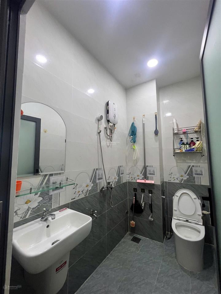 Nhà mới 4 tầng hậu giang quận 6, cách mặt tiền 10m, 55.8m², 4pn, view kênh thoáng mát, giá 6.5 tỷ