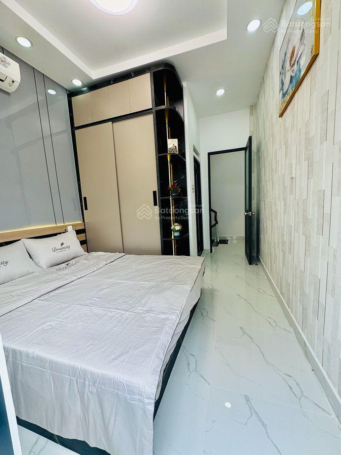 Nhà mới cách mạng tháng 8, quận 3, gần công viên lê thị riêng  3 tầng, full nội thất, vào ở ngay