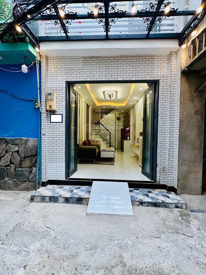 Nhà mới cách mạng tháng 8, quận 3, gần công viên lê thị riêng  3 tầng, full nội thất, vào ở ngay