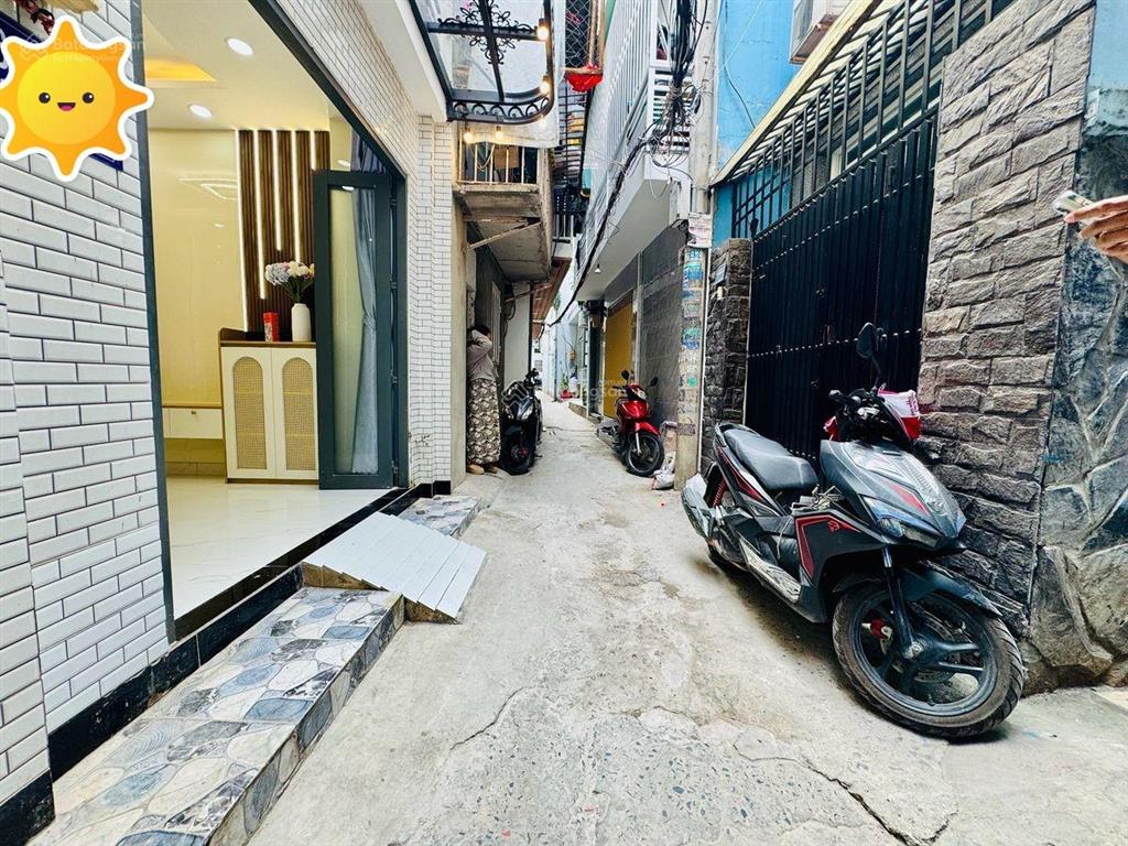 Nhà mới cách mạng tháng 8, quận 3, gần công viên lê thị riêng  3 tầng, full nội thất, vào ở ngay