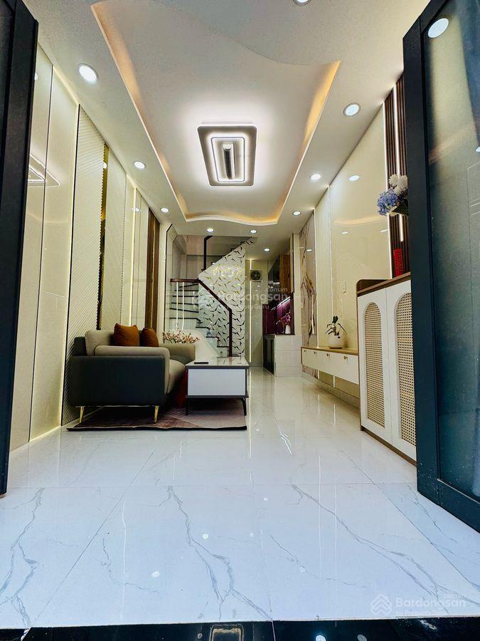 Nhà mới cách mạng tháng 8, quận 3, gần công viên lê thị riêng  3 tầng, full nội thất, vào ở ngay