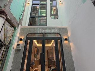 Bán nhà trung tâm quận 1 võ văn kiệt, 2pn 3wc sổ hồng, full nội thất, tiện ở ngay, giá 6,88 tỷ.