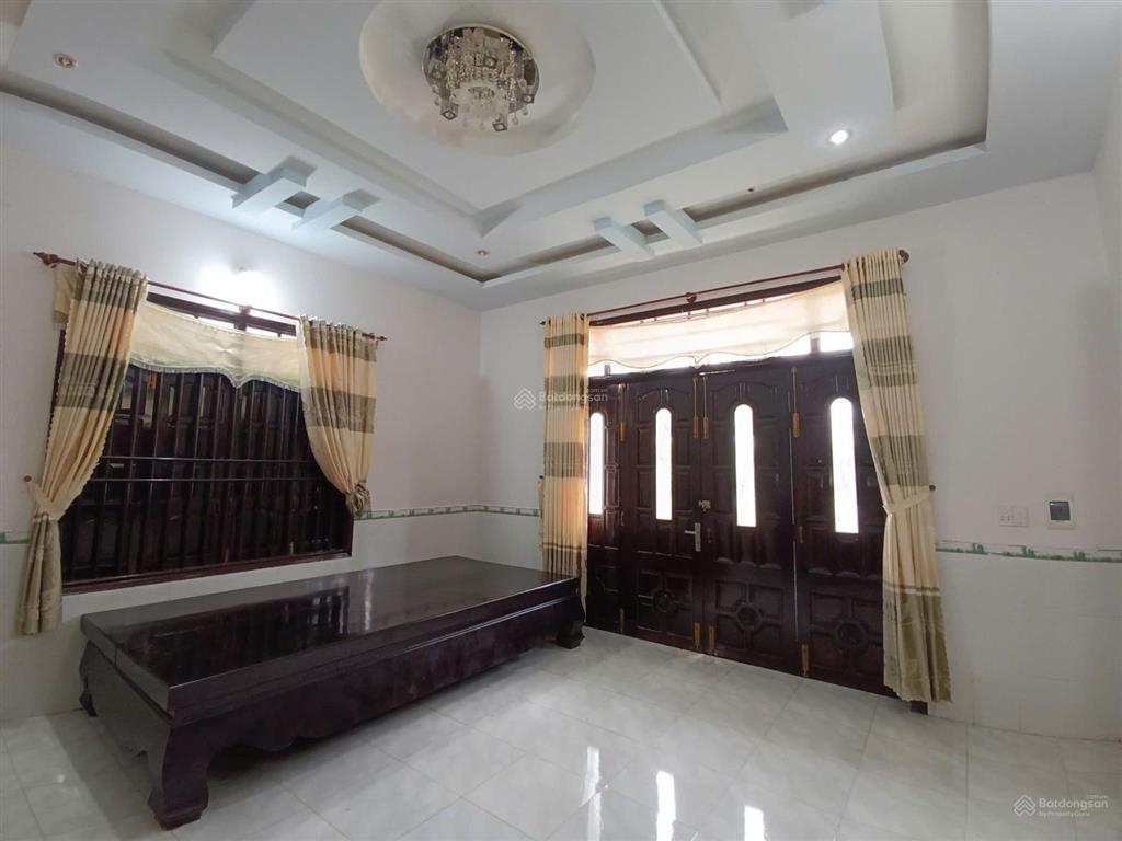 Bán gấp nhà vườn vĩnh cửu, dt 1752m2, sổ thổ cư 300m2, giảm mạnh 3 tỷ