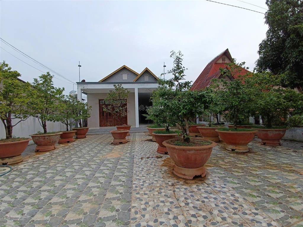 Bán gấp nhà vườn vĩnh cửu, dt 1752m2, sổ thổ cư 300m2, giảm mạnh 3 tỷ