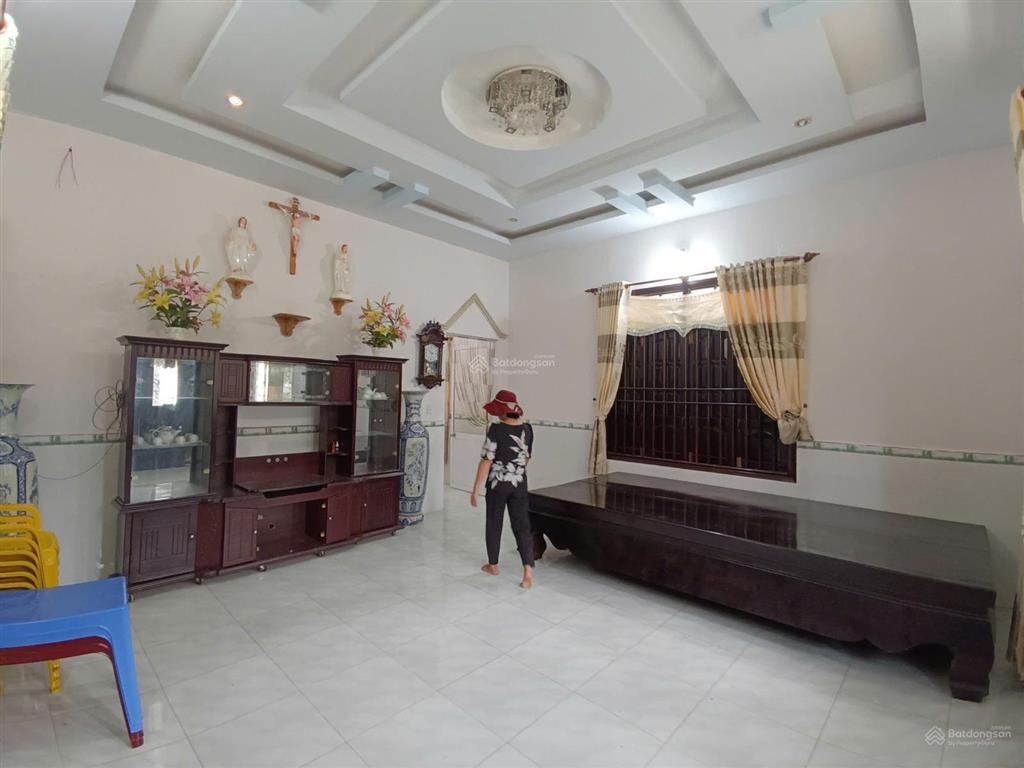Bán gấp nhà vườn vĩnh cửu, dt 1752m2, sổ thổ cư 300m2, giảm mạnh 3 tỷ