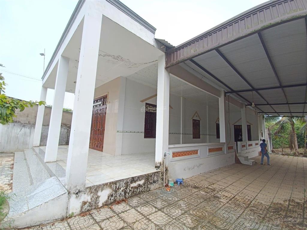 Bán gấp nhà vườn vĩnh cửu, dt 1752m2, sổ thổ cư 300m2, giảm mạnh 3 tỷ