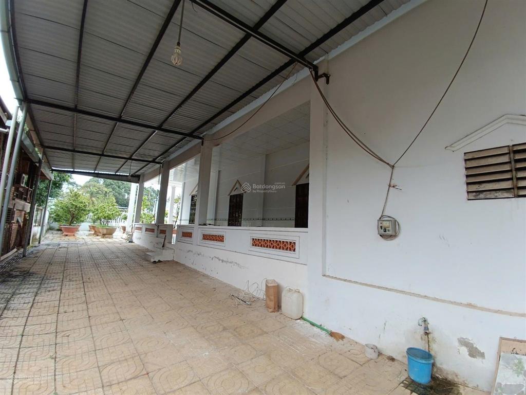 Bán gấp nhà vườn vĩnh cửu, dt 1752m2, sổ thổ cư 300m2, giảm mạnh 3 tỷ