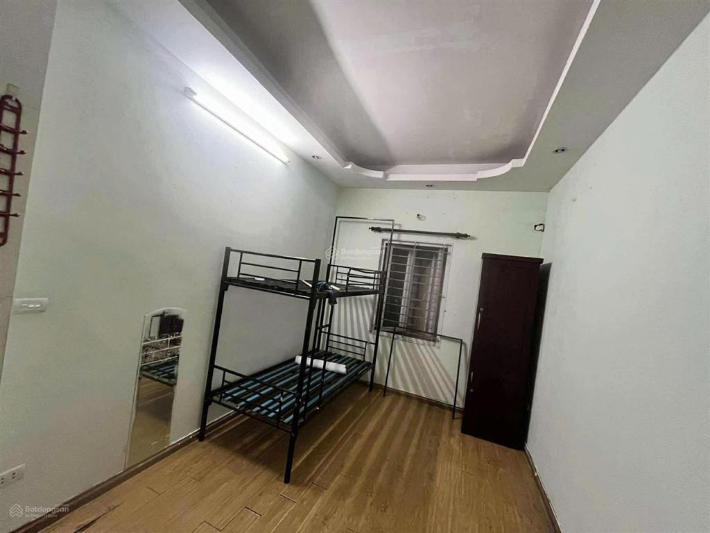 Cho thuê phòng trọ tầng 3 tại ngã tư nguyễn trãi  khuất duy tiến 15m2