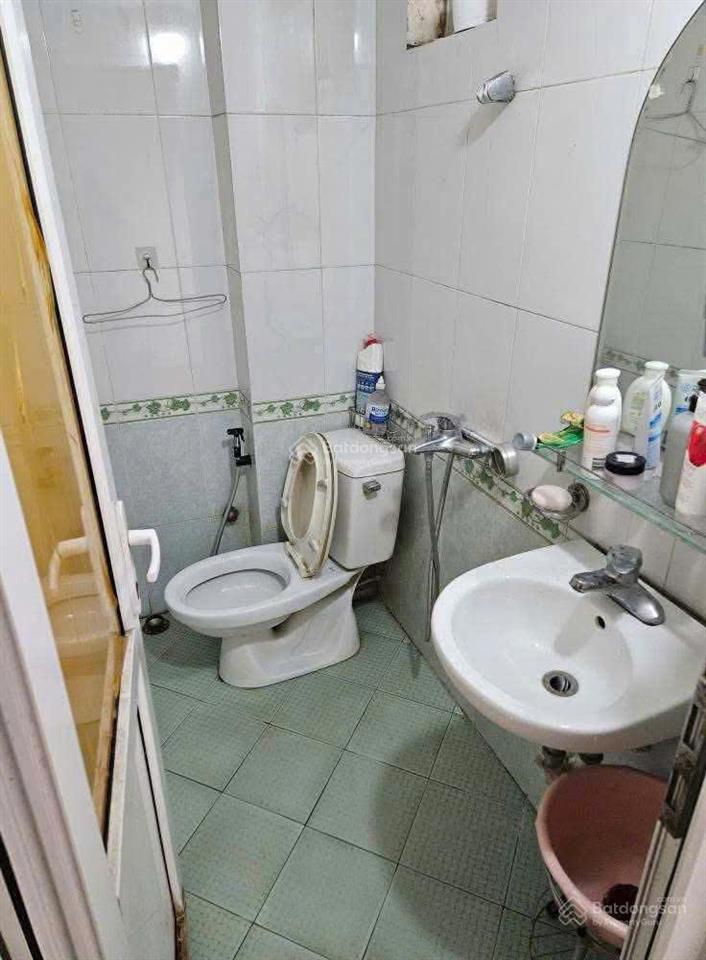 Cho thuê phòng trọ tầng 3 tại ngã tư nguyễn trãi  khuất duy tiến 15m2
