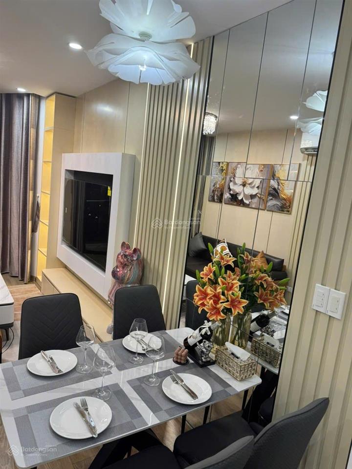 Bán căn 2pn bim 24t 68m2 giá 2tỷxx. ban công tây nam